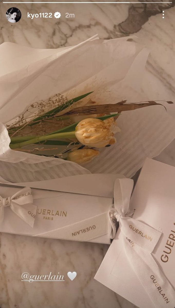 RatuBawel5's tweet photo. Ku suruh kau sembunyi malah kau perbanyak pula kegiatanmu,giliran ditunggu2 kau muncul pun enggak.😒
#송혜교 #SongHyeKyo #serbukberlian #MICHAA #Guerlain https://t.co/aTLDbZEo4S