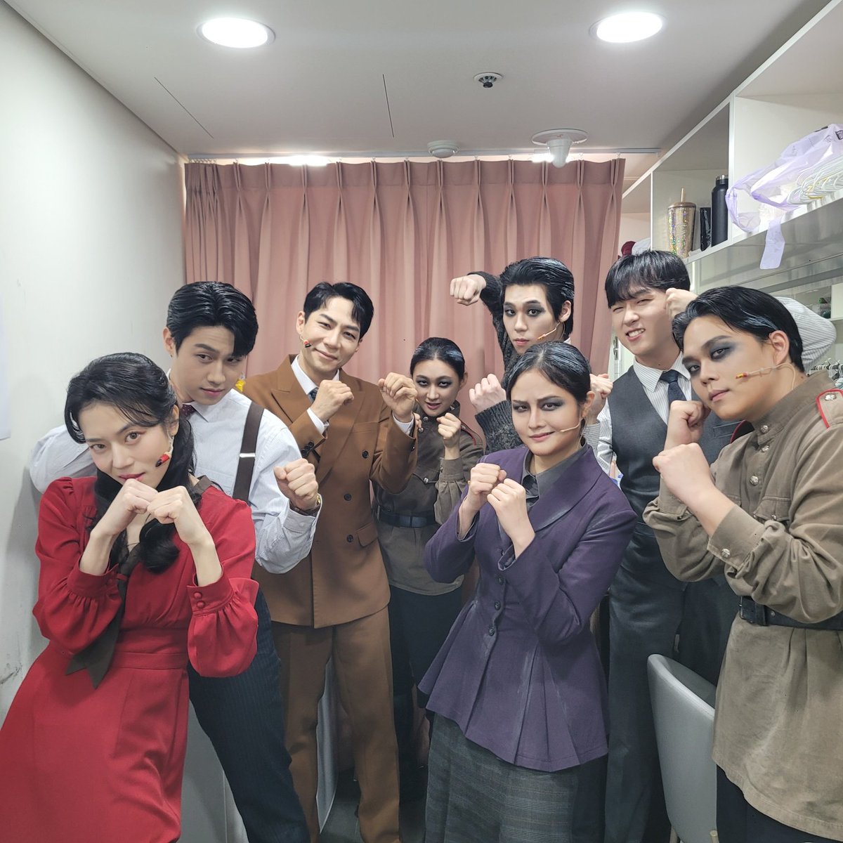 [뮤지컬 #미드나잇액터뮤지션]

🕰️2월 13일(금) 8시

오늘의 캐스트 단체사진 공개!

#이승현 #이승준 #신의정 #송정은 #장주희 #김우성 #남수현 #김동빈
_ 
𝟮𝟬𝟮𝟱.𝟭𝟮.𝟭𝟯-𝟮𝟬𝟮𝟲.𝟯.𝟭𝟱 
예스24아트원 1관