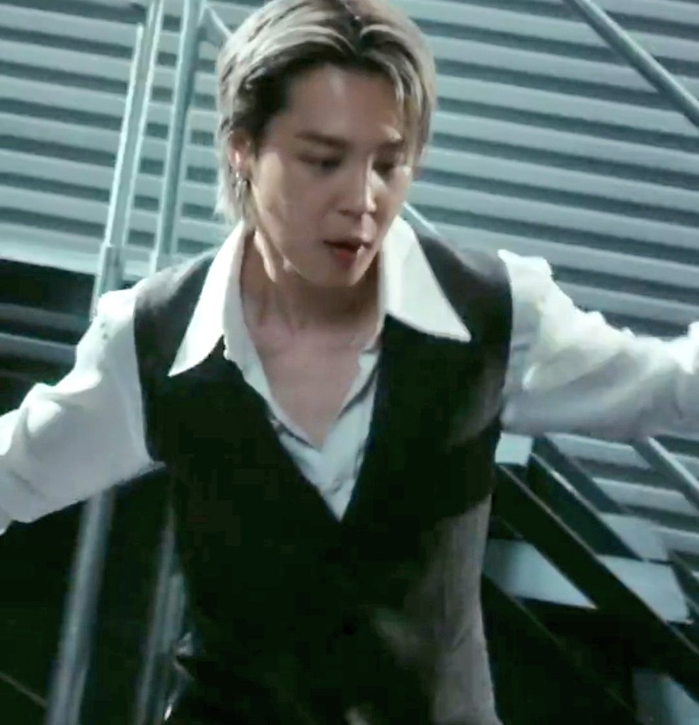 do u guys think jikook's insufferable ass went "neoneun na, naneun neo"🧍‍♀️