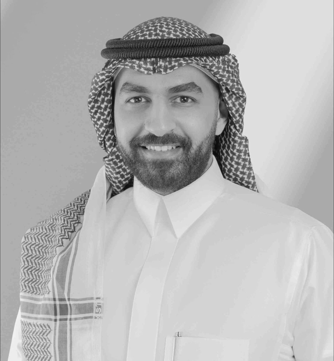 أنتقل إلى رحمة الله تعالى اليوم د . بندر بن راضي اللهيبي رئيس الجامعة المفتوحة بـ #المدينة_المنورة . 
نسأل الله له الرحمة والمغفرة وأن يسكنه فسيح جناته ويلهم ذويه الصبر والسلوان ..