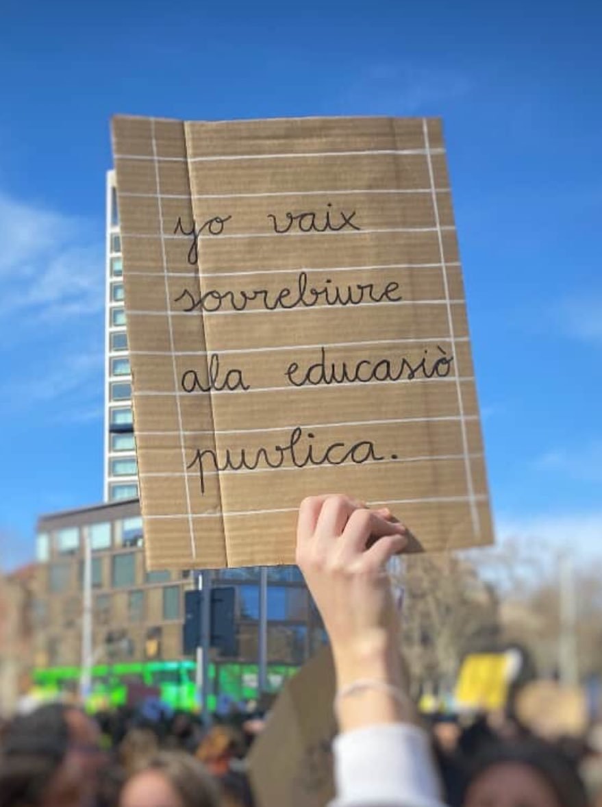 Les classes de llengua i cultura catalanes són el que falta en realitat a Catalunya. Així pujaria l'ús habitual del català, hi hauria més població adaptada, i, sobretot, NO passaria aquesta barbaritat.