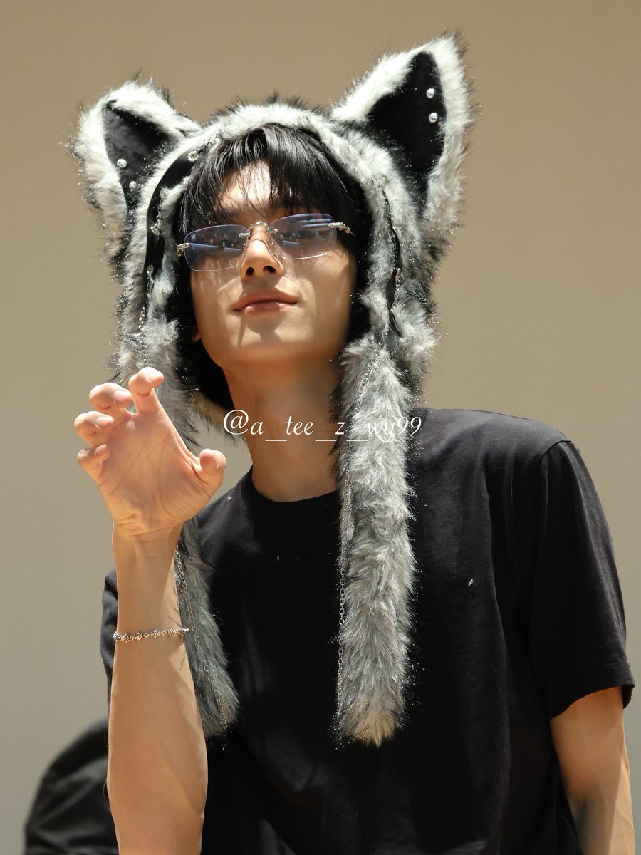 a_tee_z_wy99's tweet image. 260213 soundwave 사운드웨이브 대면

🕶🐈‍⬛♡

#ATEEZ #에이티즈 #WOOYOUNG #ウヨン #우영