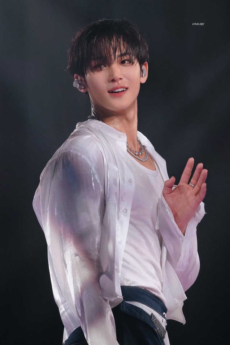 기껏 으른 섹시 김민규로 키워놨더니 , 다시 데뷔 초 김민규가 됐네