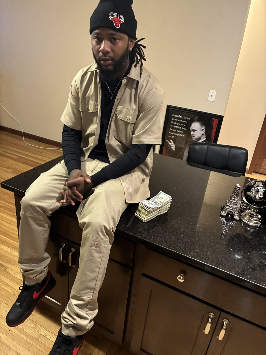 PeezyPablo1's tweet photo. With all these ghetto tactics I’m above average 📈🔺🔝 💯💯✔️💰 🅰️🅱️Ⓜ️ https://t.co/nPEGjRMtHm