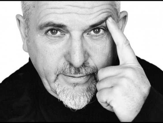 #Efemérides #LaCueva 13 de febrero de 1950. Nace Peter Gabriel. Fue el vocalista principal y flautista de la banda de rock progresivo Genesis. Fundó este grupo con sus compañeros Tony Banks, Anthony Phillips y Mike Rutherford en la escuela secundaria

#PeterGabriel #Genesis