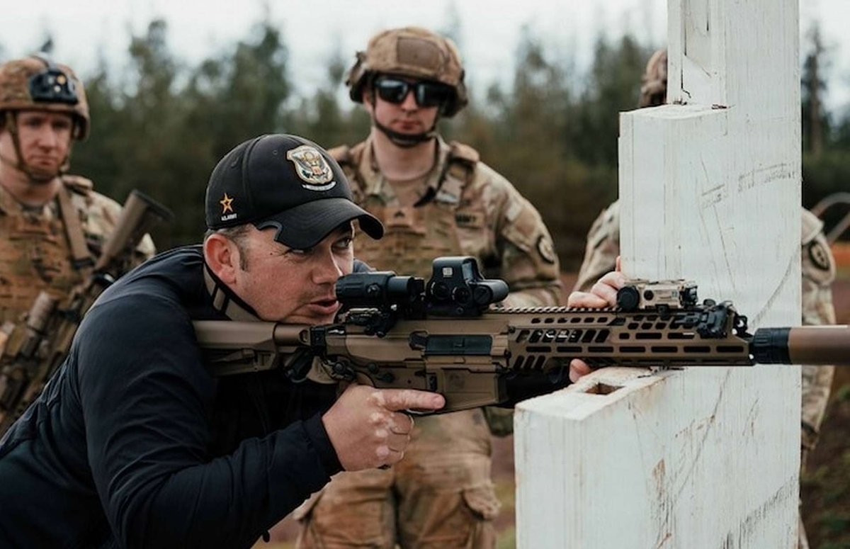 ArmyRecognition's tweet photo. U.S. Army Officially Deploys M7 6.8mm Rifle to Replace M4A1 in Combat Units https://t.co/Lqm5QKXKes
