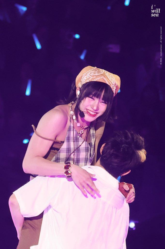 lego's smile 😭😭😭😭 my babyyy

LYKN ON THE RISE
#RISERCONCERTD1 
#LYKN #Lego_Rapeepong