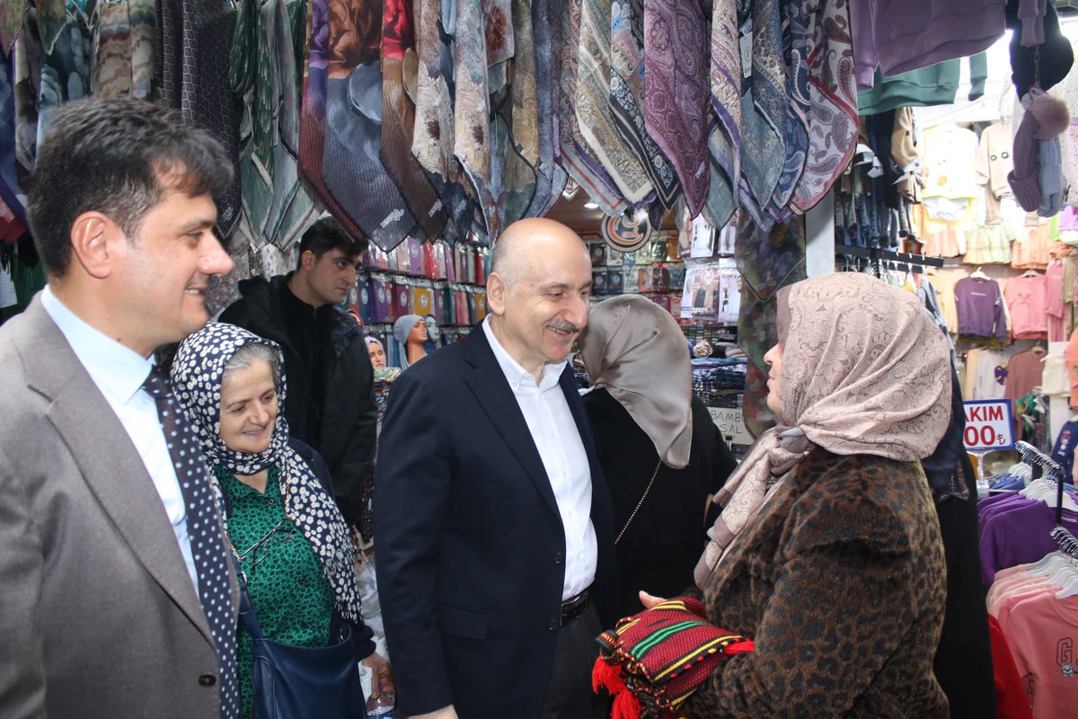 Şehrimizin bereketi, ekonomimizin can damarı olan kıymetli esnaflarımızı ziyaret ederek hasbihal ettik, hayırlı işler diledik.

Esnaf ve vatandaşlarımızın güler yüzü, en büyük mükafatımızdır. 

Her daim çarşımız pazar olsun.

📍Trabzon, Kemeraltı