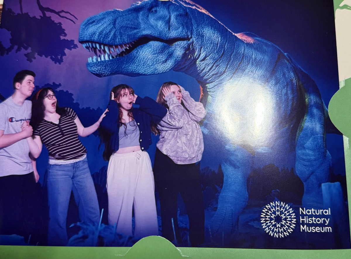 LONDON | Great morning so far as we explored London before arriving at the National History Museum. We are on our way to our final stop at Chelsea FC for the stadium tour and business workshop <a href="/johnpaulacademy/">John Paul Academy</a> 👏