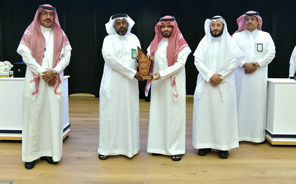 في مسار #الملصقات_العلمية بمنتدى #تعليم_المهن_الصحية، حقق فرع وزارة الصحة بنجران وتجمع نجران الصحي المركز الأول ممثلين بـ د.محمد سلطان و هادي آل صليع و مسفر آل سويدان، فيما جاء د.عادل السعيدي من وزارة الصحة بسلطنة عُمان ثانياً، وحلّت جمعية الهلال الأحمر السعودي ثالثاً ممثلةً بـ