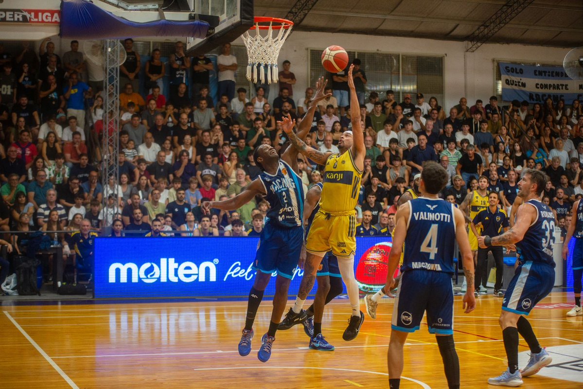 Reconforta ver llena una cancha de la Liga. Con el apoyo de su gente, Racing le dio batalla a Boca en Chivilcoy.
Ganó 86-84 el bicampeón, con Lucas Faggiano como figura.
📸Michael Smith: 16 puntos, tres asistencias, cuatro pérdidas.
solobasquet.online/noticia-4833-e…