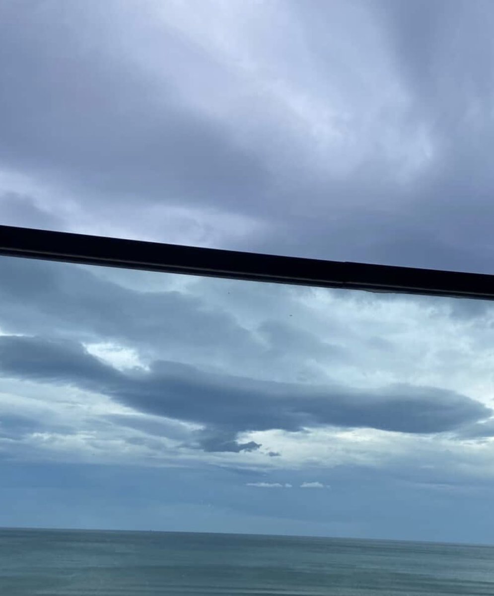 Gökyüzü resmimiz Samsun’dan 
Uçak görseli oldukça net. 
Uçak kazası olayları duyabiliriz. Allah korusun.