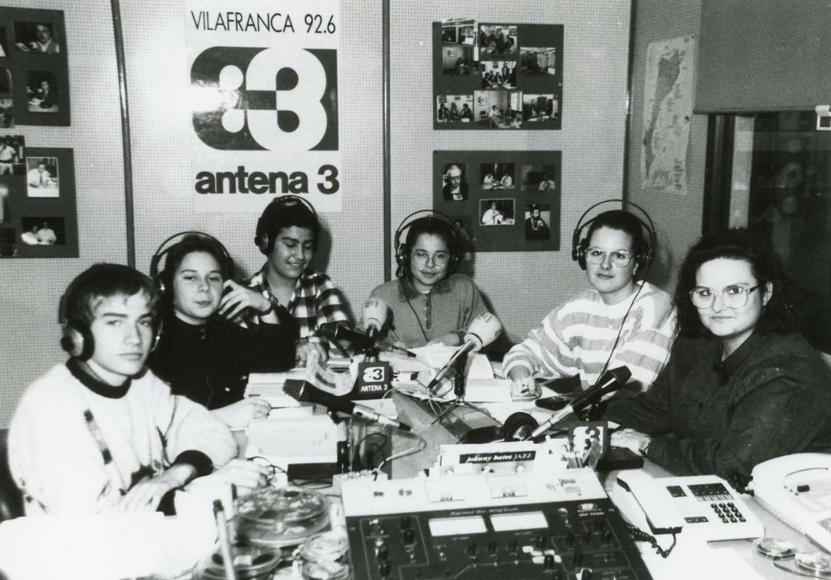🎙️Avui és el el #DiaMundialdelaRàdio. Us compartim algunes 📷 que podeu trobar a l'#ACAP de gent de la comarca participant en programes de ràdio.
Bon cap de setmana! 🥳
Fons: Josep Maria Petrus; <a href="/vinseum/">VINSEUM</a>; L'Abans; i <a href="/el3devuit/">el3devuit</a> 
#XAC #worldradioday2026