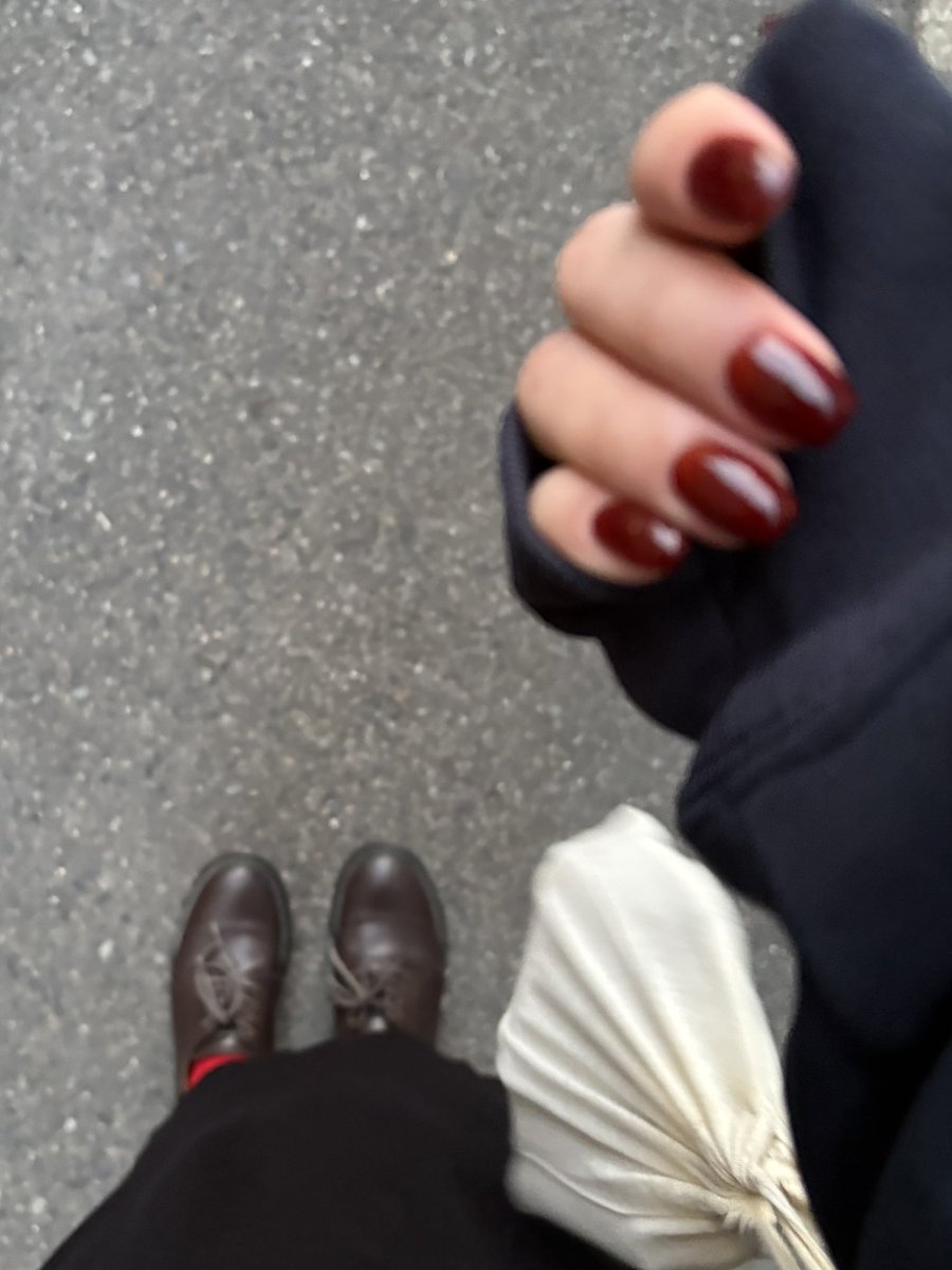 ___72writer's tweet photo. ネイルをすることでご機嫌でいられる日が
増えるならいい投資だと私は思います🍎
今回もﾂﾒ可愛い！！！！ https://t.co/QvP241KuE4