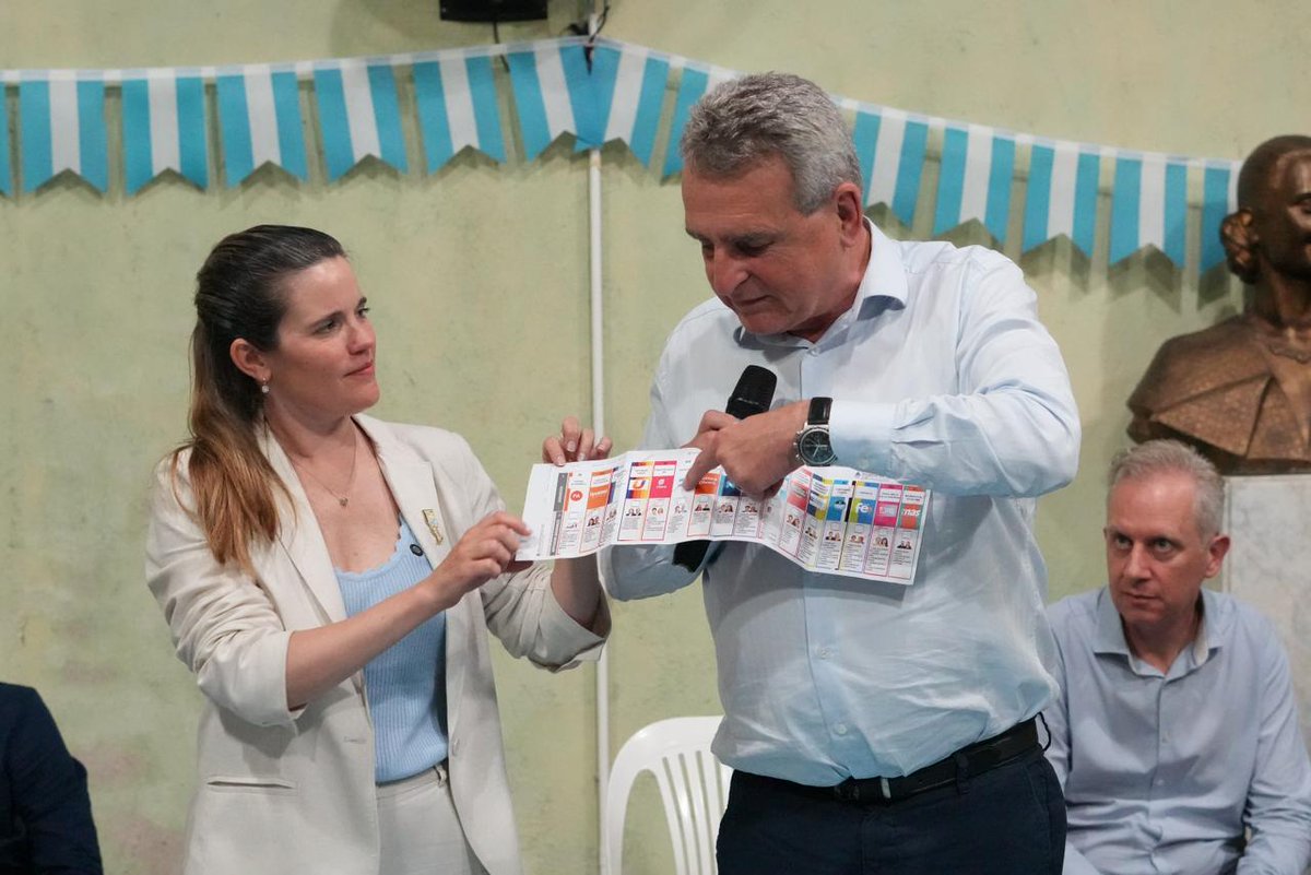 El kirchnerismo siempre del lado de los delincuentes. 

¿Qué sentirán los padres de Jeremías Monzón al ver que los diputados de Santa Fe, <a href="/carentepp/">Caren Tepp</a>  y <a href="/RossiAgustinOk/">Agustín Rossi</a> , votaron para que el asesino de su hijo siga libre?

Son delincuentes, defienden a delincuentes, entregan a la