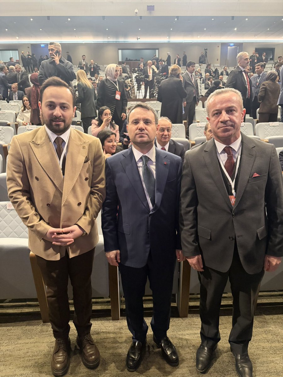 📍 Ankara

📌 AK Parti Genel Merkezi

Genel Başkanımız ve Cumhurbaşkanımız Sayın <a href="/RTErdogan/">Recep Tayyip Erdoğan</a>’ın başkanlığında gerçekleştirilen 177. Genişletilmiş İl Başkanları Toplantısında, Kadın Kolları Başkanımız <a href="/GunesHyv/">Güneş Hayva</a> ve Gençlik Kolları Başkanımız <a href="/yrizgarozdemir/">Yusuf Rızgar Özdemir</a> ile birlikte;