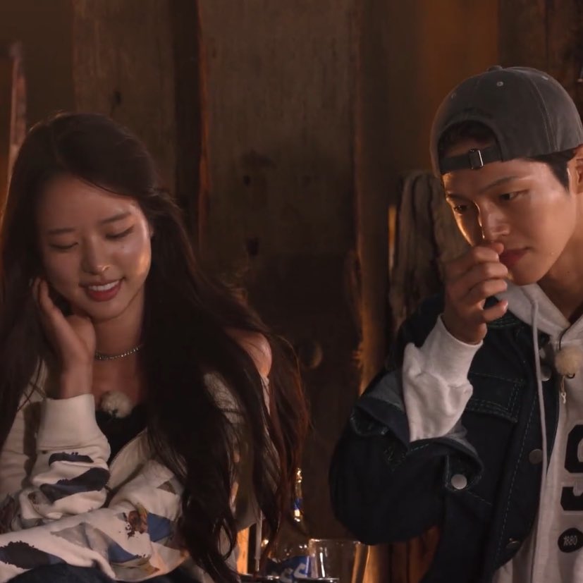 kwnokk's tweet image. ฮีซอนงอนจริงนะไม่ยอมใส่เสื้อซูบินเลยรอบกองไฟวันสุดท้าย เปลี่ยนมาใส่เสื้อตัวเองแทน🥹 ใจซูบินตอนนั้นคงหล่นไปอยู่ตาตุ่ม
#singlesinferno5 #HeeBeen