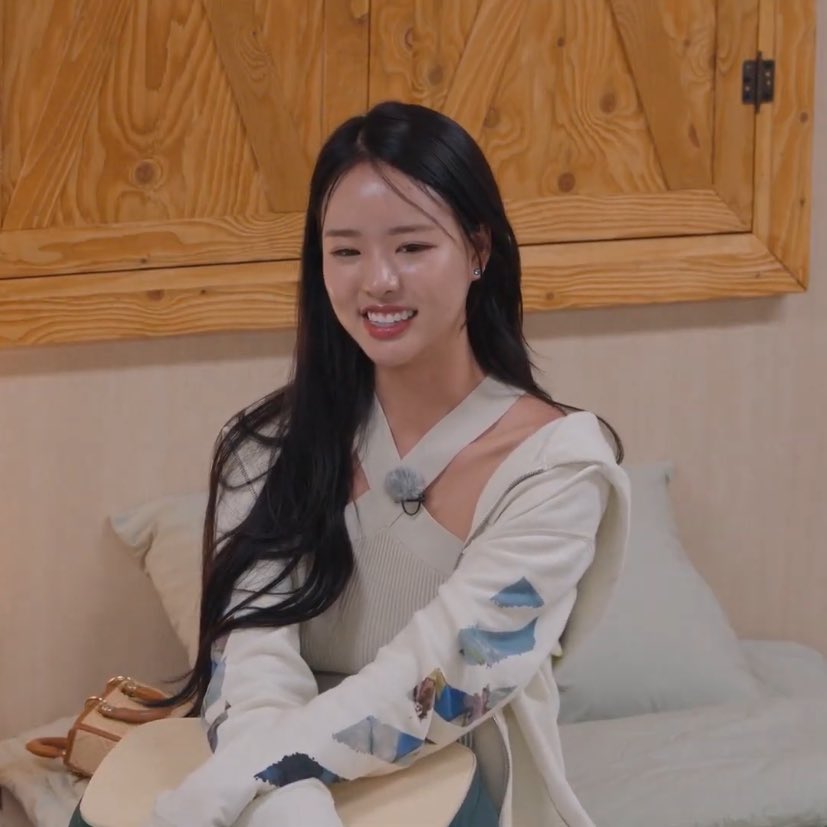 kwnokk's tweet image. ฮีซอนงอนจริงนะไม่ยอมใส่เสื้อซูบินเลยรอบกองไฟวันสุดท้าย เปลี่ยนมาใส่เสื้อตัวเองแทน🥹 ใจซูบินตอนนั้นคงหล่นไปอยู่ตาตุ่ม
#singlesinferno5 #HeeBeen