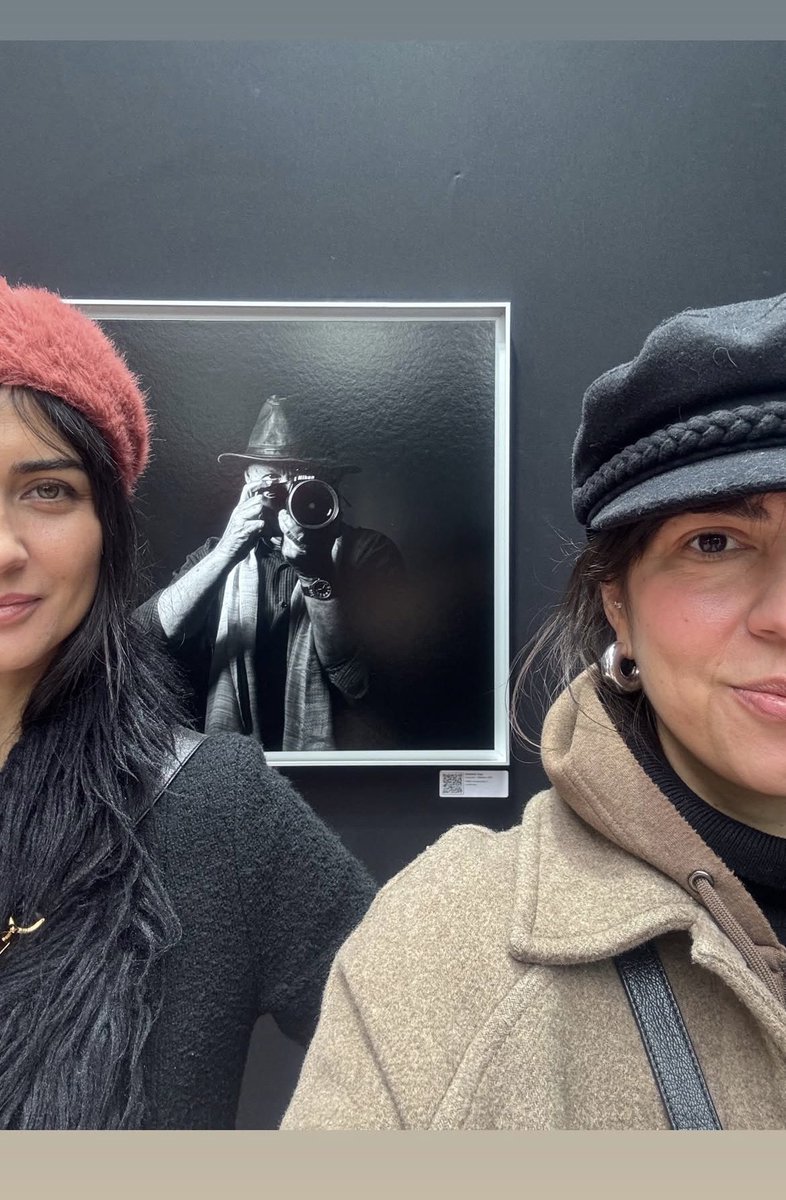 Tubiş sergide sanırım #tubabüyüküstün ☺️