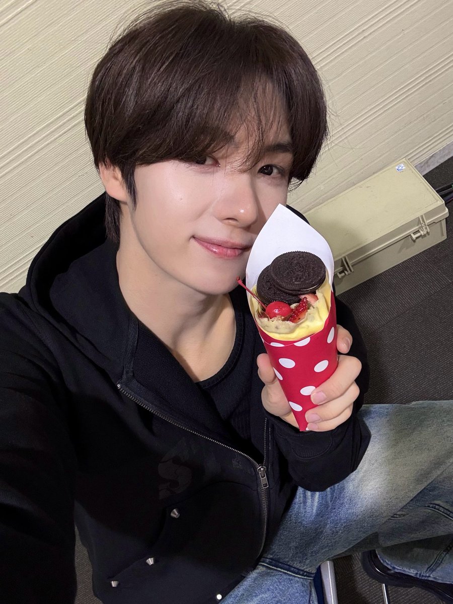 i told myself i’d eat “just one thing” and somehow ended up with a full meal and dessert.