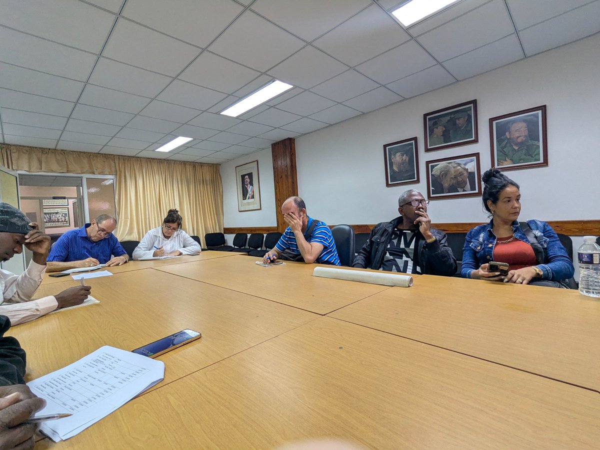 Reunión de la Variable I en vistas a la Reacreditación institucional, en esta ocasión con los instructores de arte y la base de datos de los artistas aficionados.

#UCMPinarXLaExcelencia