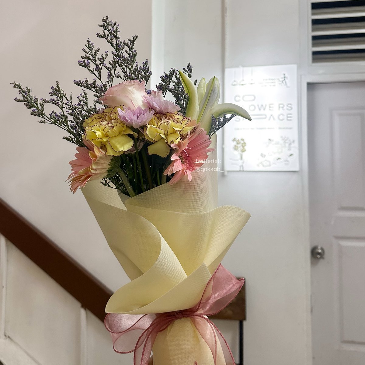 ไปจัดช่อดอกไม้กับแฟนที่ Co Flower Space ปากคลองตลาดมา สนุกมาก ต่างคนต่างจัดแล้วเอามาแลกกัน เป็นกิจกรรมที่น่ารักสุด ๆ 💐🫶🏻