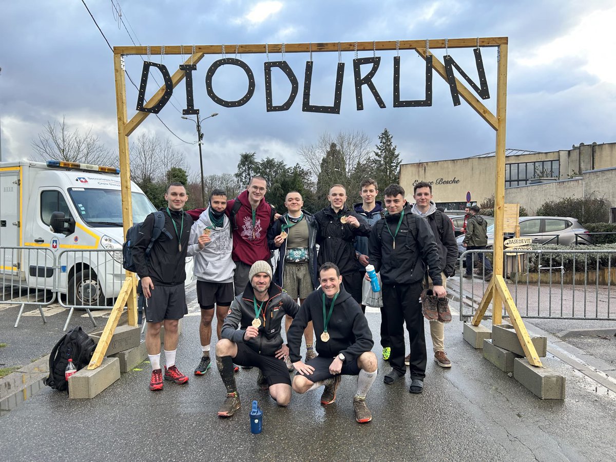 Lycée Militaire de Saint-Cyr tweet media