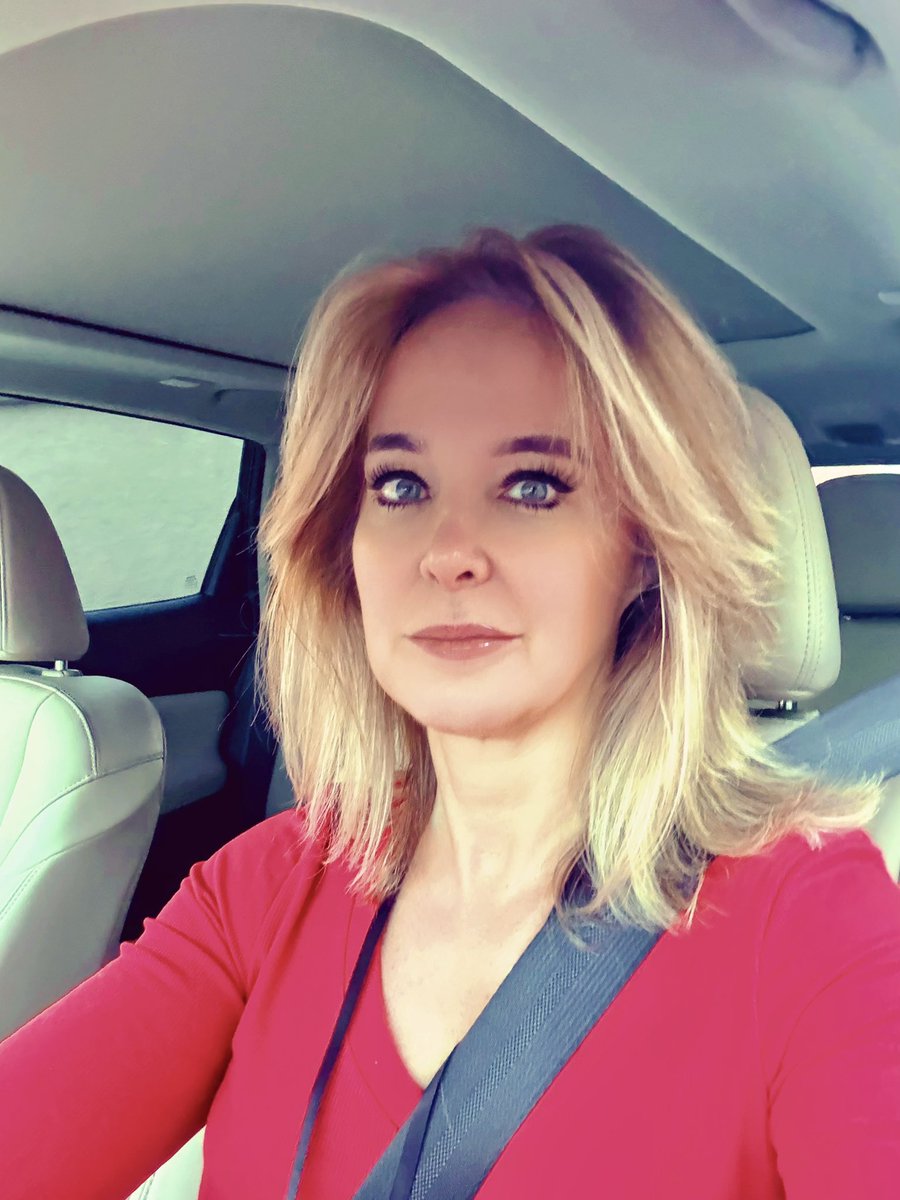 GretchenPSmith's tweet image. Happy Friday. No big sunglasses. Just red❤️☕️just trying to find my way. #AimHigh #HappyValentinesDay