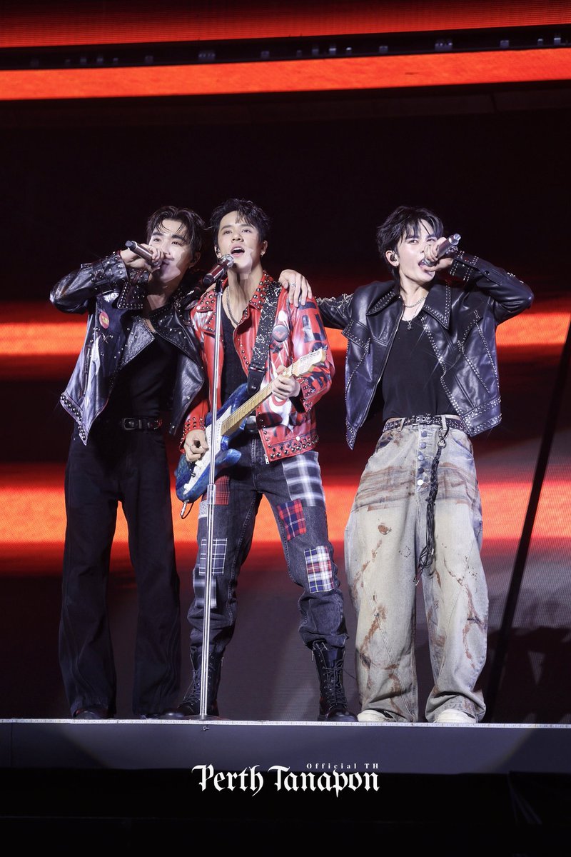 น่ารักเลยละ 

PERTH UNROCK FIRSTRISE

#RISERCONCERTD1
#mynameisnanon
#PerthSanta #เพิร์ธแซนต้า
#PerthTanapon #Santapp