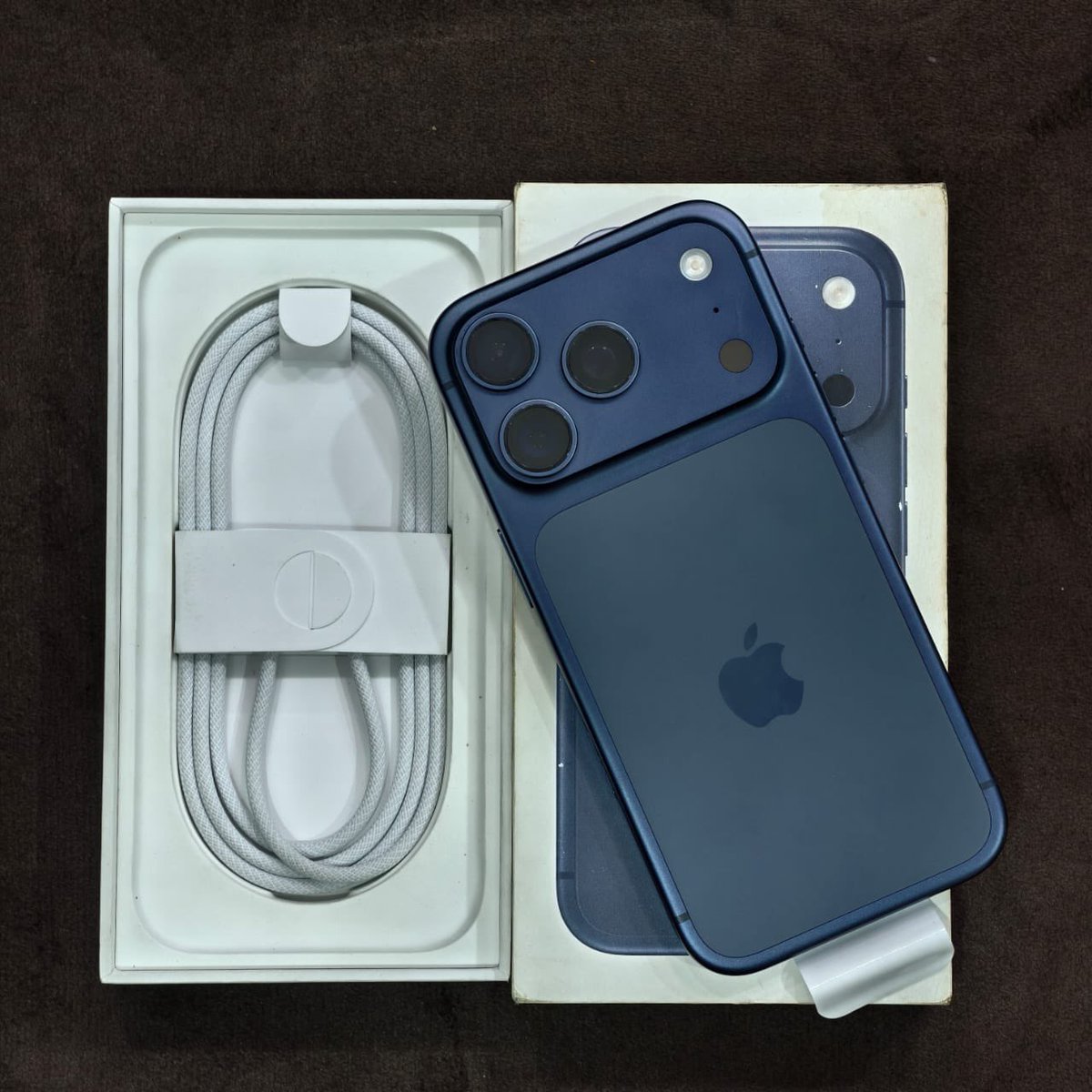 9757Gadget's tweet photo. iPhone 13 128gb 
iPhone 12 128gb 
iPhone 17pro max 512gb https://t.co/N4vot3xrO4