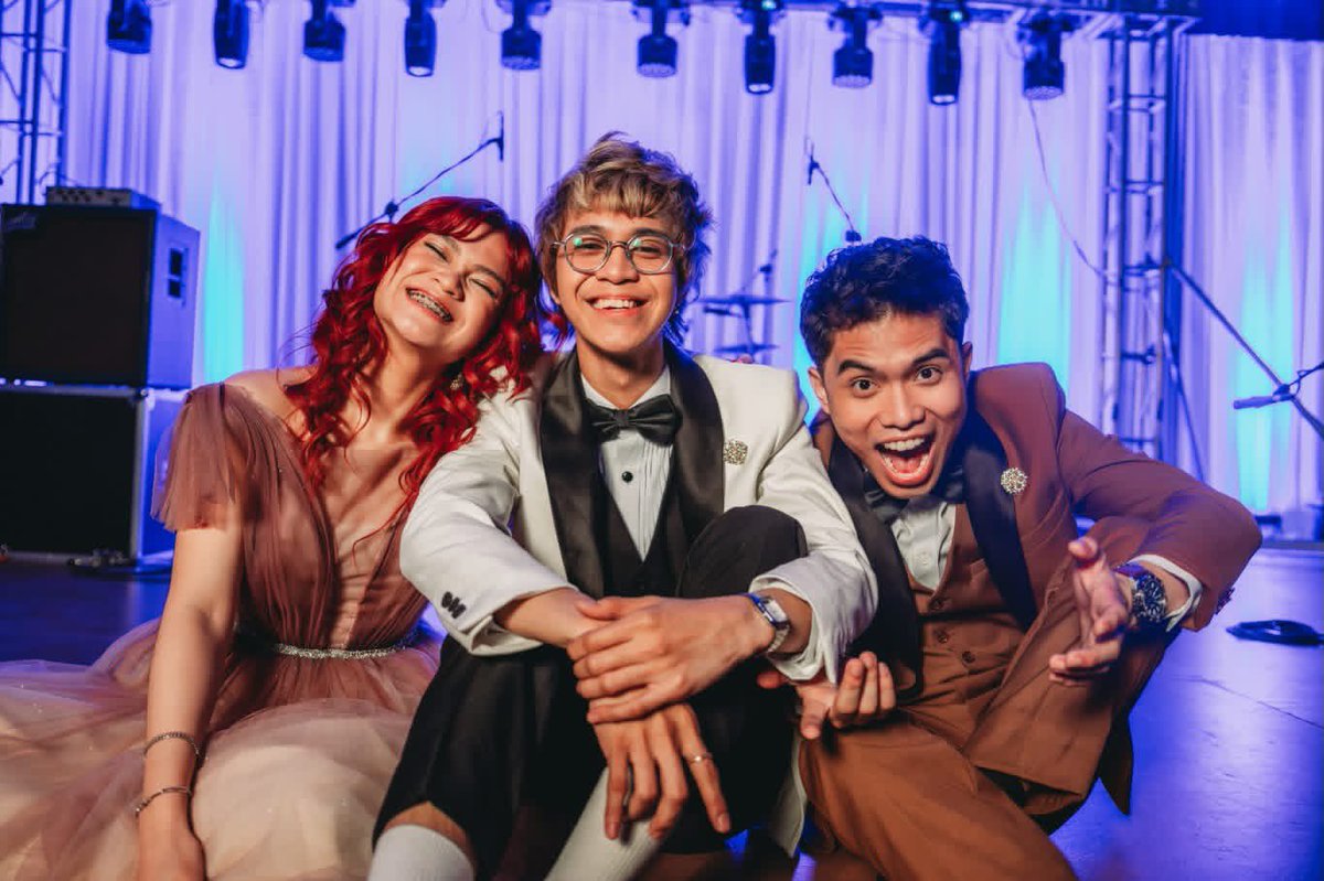 heyjunemusic's tweet photo. ✨unforgettable prom night✨ https://t.co/MdfJLDwLw9