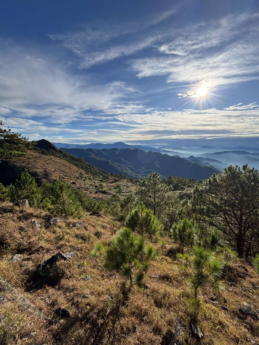 nikkidilaw's tweet photo. First Hike of 2026! Onto the next one!  #MTUlap https://t.co/vS7JqE15k4