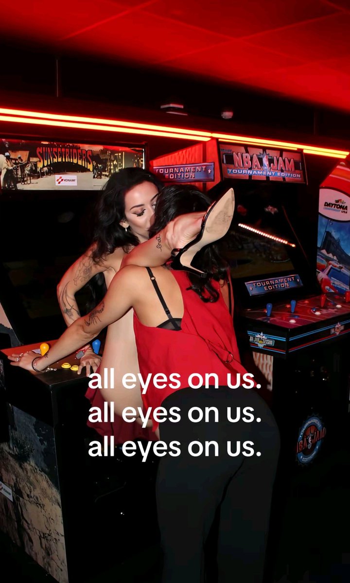 𝚜𝚊𝚙𝚙𝚑𝚘𝚌𝚘𝚞𝚙𝚕𝚎𝚜 (@wlwlesappho) on Twitter photo 