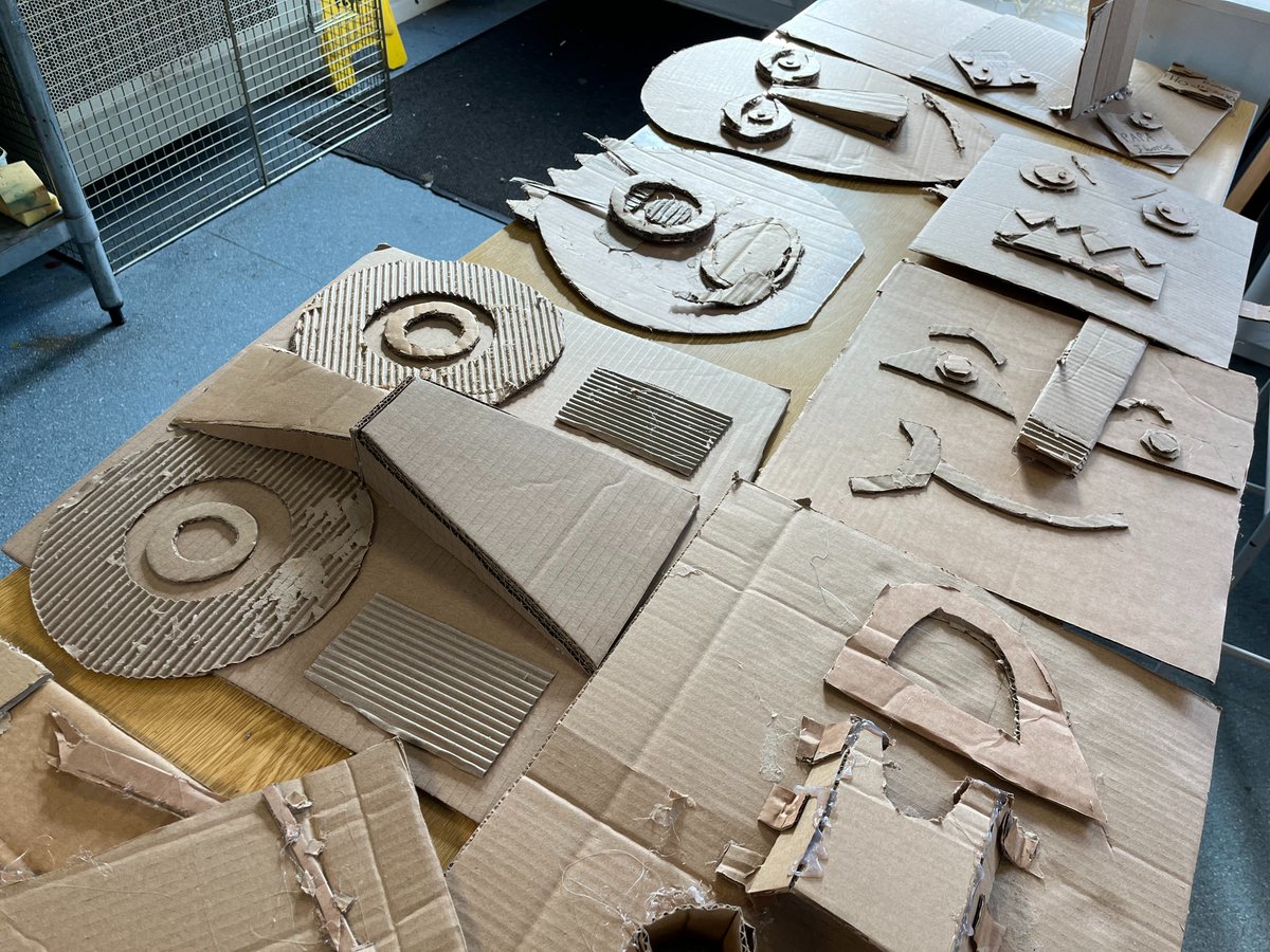 DurlstonArt's tweet photo. #DurlstonYr6 cradbarod constructions are taking shape with some amazing idea pushing themselves to think big!#Durlstoncreate @Artsmarkaward https://t.co/UuaKJ6Dpo0