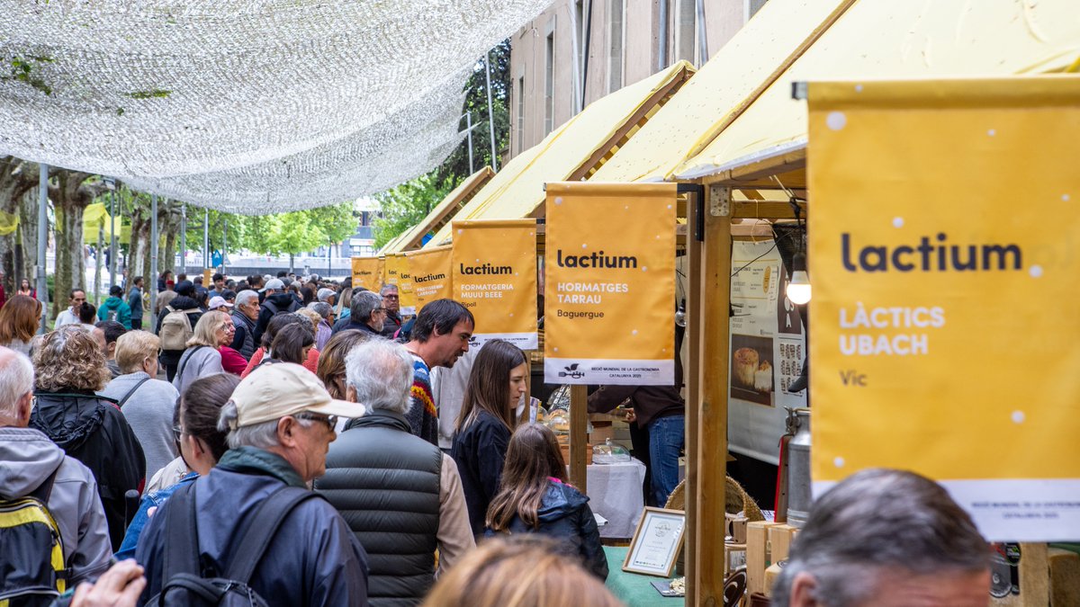 LactiumVic's tweet image. 🧀 Formatgers! Les inscripcions per ser expositors a #Lactium estan OBERTES i el compte enrere ja ha començat! #Vic s’omplirà de públic disposat a tastar, preguntar i comprar. Hi sereu… o us ho explicaran? 😉

🧷 Inscripcions fins al 18 de febrer a vicfires.cat