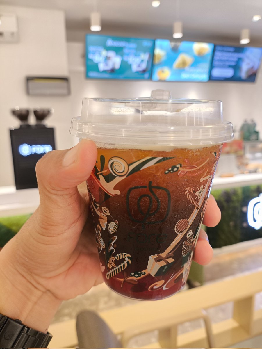 muaneraccak's tweet image. "Hujan deras jam segini, aku pilih yang dingin &amp;amp; licin di lidah. Slow sip, slow burn. Siapkah kamu buat basah bareng malam ini? "

- Berry Manuka americano -
#Fore #americano #berrymanuka