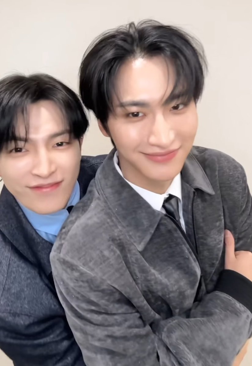 타이니티니 tweet media