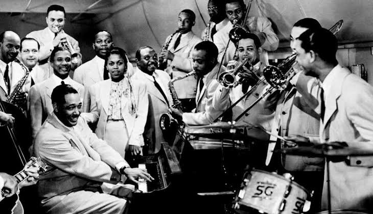 DubTrixxx's tweet photo. The Harlem Renaissance (1920s–1930s) was a cultural movement centered in Harlem, NYC, where Black writers, artists, and musicians reshaped American culture through literature, art, and jazz.
#BlackHistoryMonth https://t.co/BXpfCy54tR
