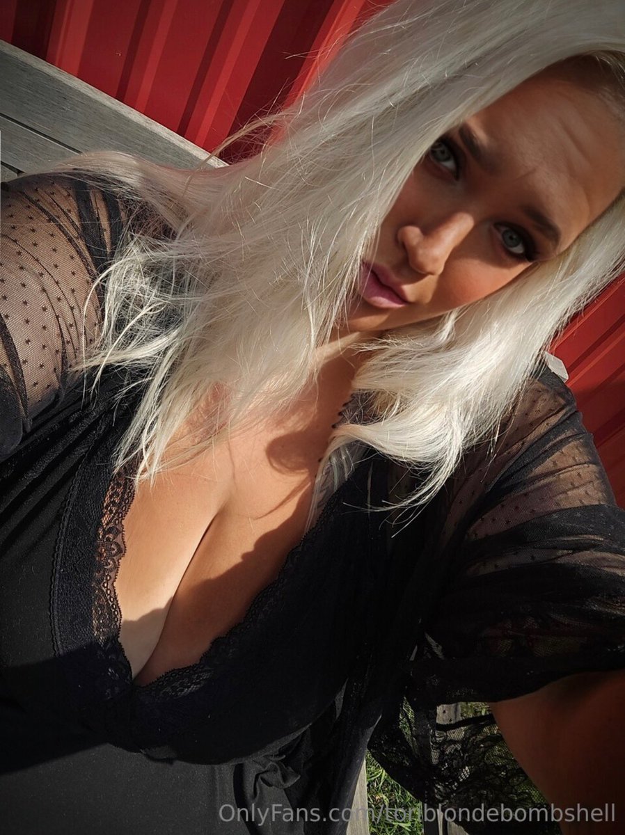 SulzVictoria's tweet photo. This sexy MILF got banned from TikTok 😈
Guess I’ll just have to misbehave over here instead.
Like + RT so I know you’re watching 👀🔥 https://t.co/kKc1qmXzLh