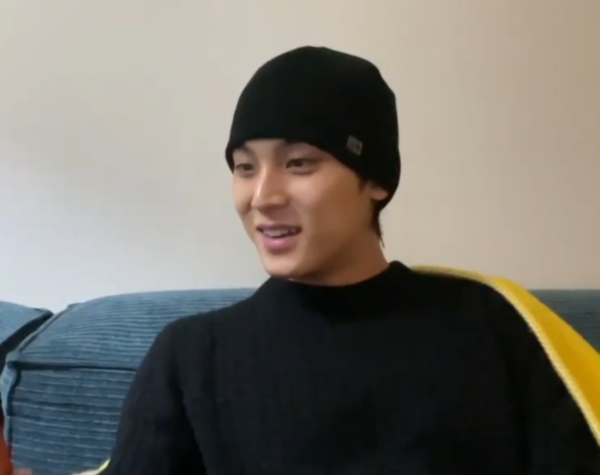 #RT이벤트 #캐럿데이 #HAPPYCARATDAY
캐럿데이를 맞이하여 마지막 CXM 굿즈!
💎나눔물품: CXM캐리어파우치(블랙) 1개
🩷나눔조건: RT+Follow(일회성🙅‍♀️),배부/후기작성 
(수령완료후 일주일 이내에 작성부탁드립니다.)
🩵 RT만 추첨합니다. 인용으로는 응원을~🫶
내일 캐럿데이에 콘서트 잘 즐기시고