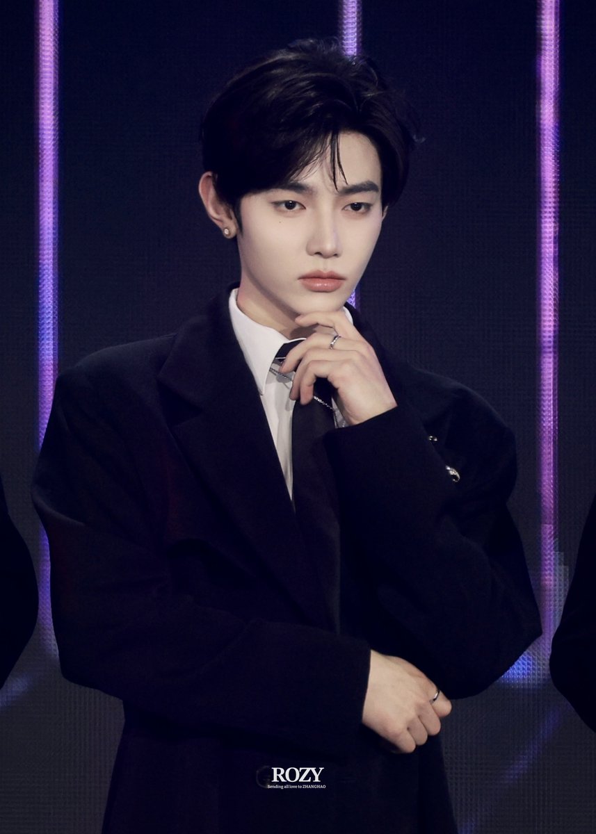 𝐑𝐎𝐙𝐘 tweet media