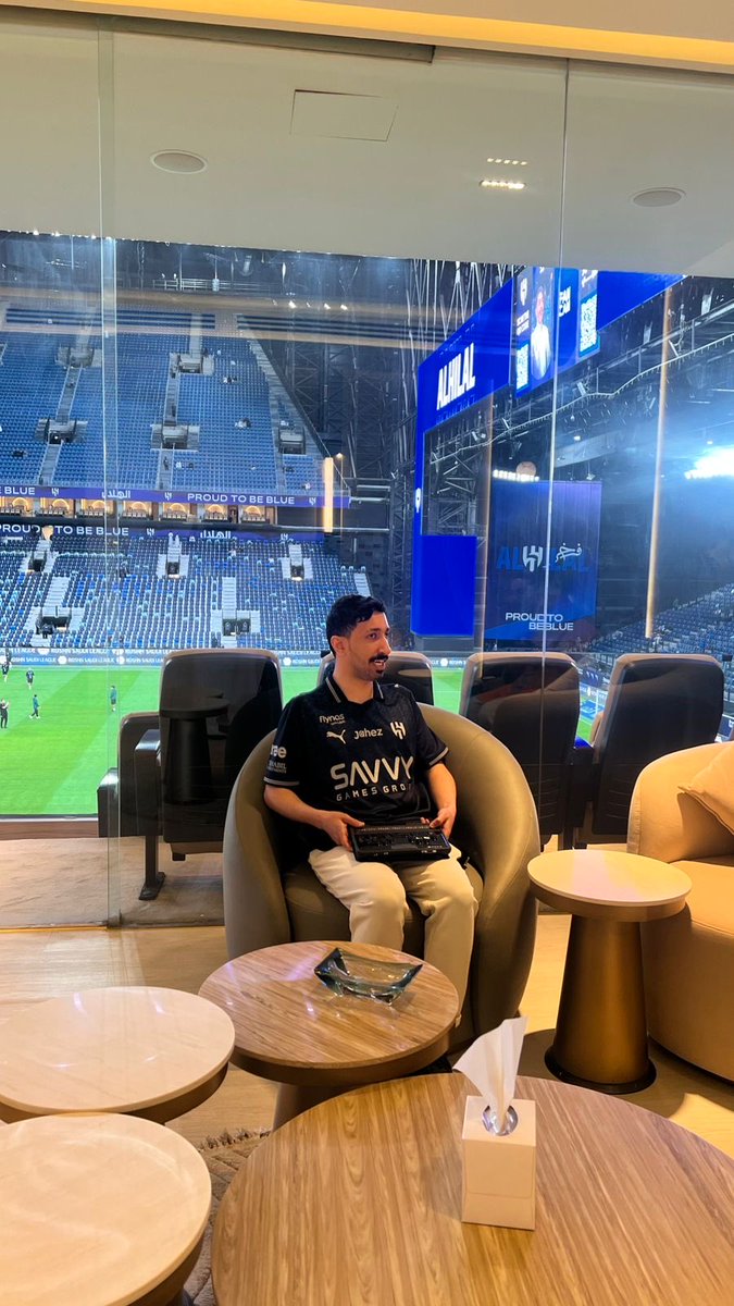 khaled_24200's tweet photo. في أول تجربة لي في التعليق الرياضي 🎙️
ألتقيكم اليوم من قلب الحدث، من كينغدوم أرينا،
تعليق داخلي على مواجهة #الهلال_الاتفاق ⚽

لحظة أعتز فيها كثير،
وشكرًا للزعيم على هذه الفرصة التي أفتخر بها 💙 @Alhilal_FC @AlhilalSR https://t.co/Uar0LMWphu