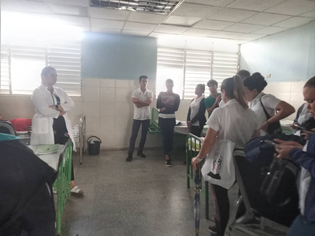 Estudiantes de 6to año en la rotación de pediatría en el municipio de Sandino, cómo parte de la continuidad de estudios y rotaciones, medidas adoptadas por el MINSAP según la disponibilidad de la #UCMPinar.

#CubaPorLaVida