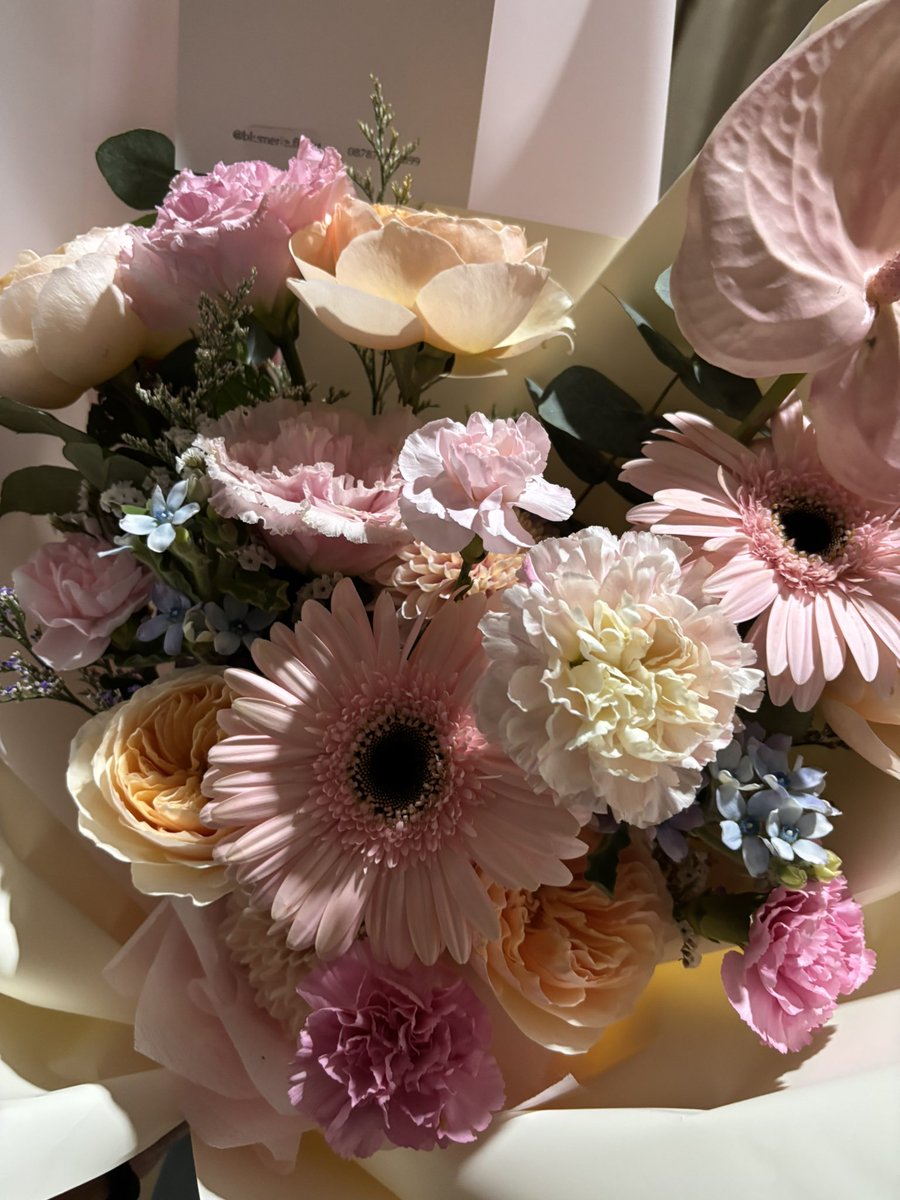 Melakukan kegiatan layaknya perempuan yang punya pacar 🤗