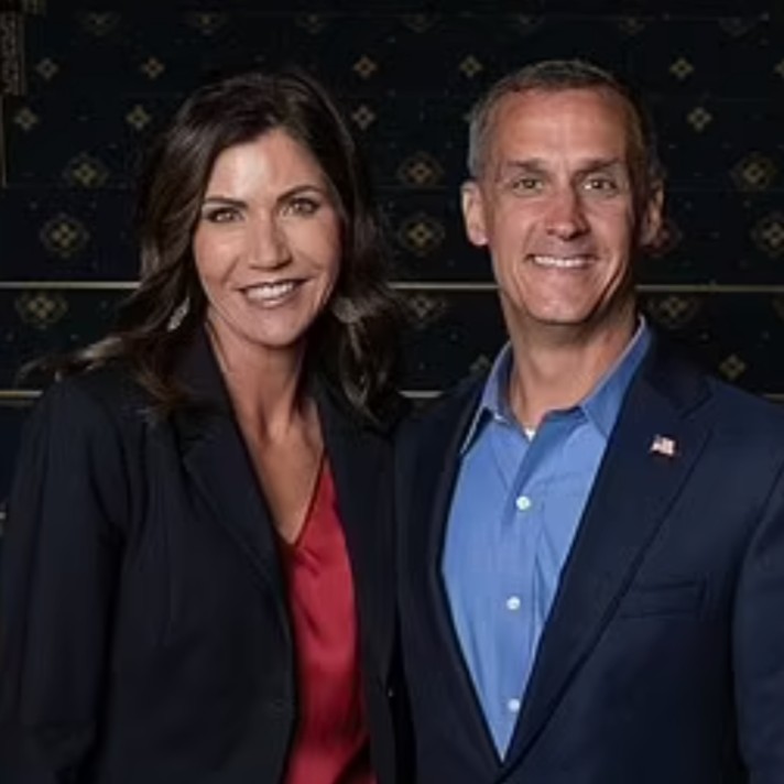 factpostnews's tweet image. New reporting reveals Corey Lewandowski fired a Coast Guard pilot after Kristi Noem's blanket was left behind on a plane.
