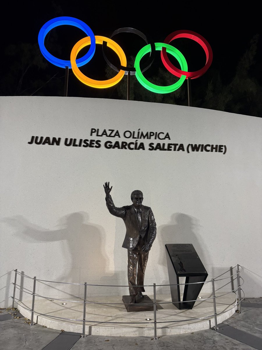 Agradecimiento eterno a WUGS, desafió la autoridad de Balaguer y sin su consentimiento obtuvo la sede de los XII JCC y comprometió al Dr. con la construcción de Centro Olímpico, que fuera de SD y el deporte dom. sin esas agallas 🫶🏼