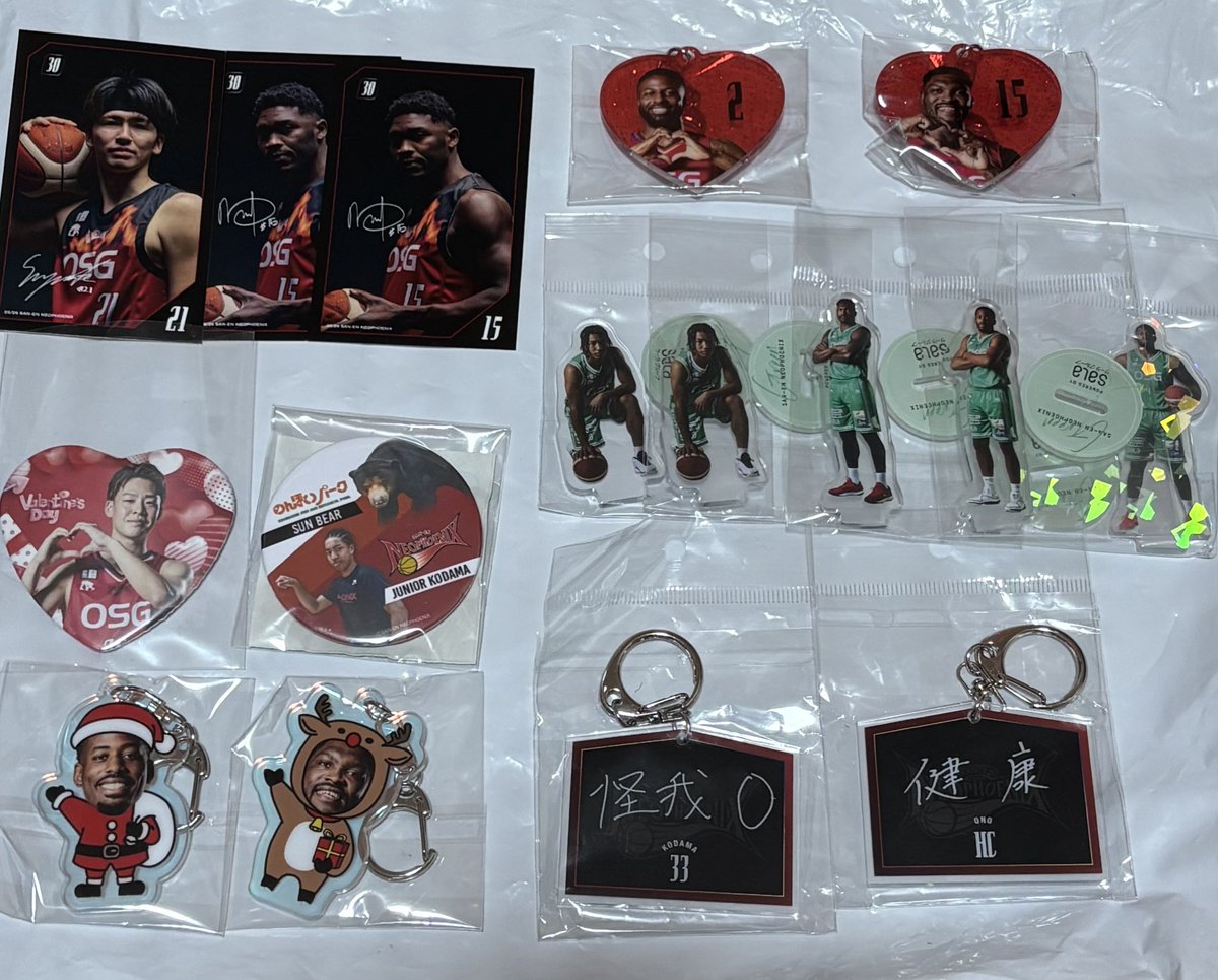00__03h's tweet photo. 三遠ネオフェニックス グッズ

【譲】 画像のもの

【求】 買取

2/14.15、3/7.14.15現地にて取引希望。ハートキーホルダー、ハート缶バッジ、ボンフィンteam30ユニは湧川選手との交換も探しております。お気軽にお声掛けください🙇🏻‍♀️ https://t.co/GossS1eGlh