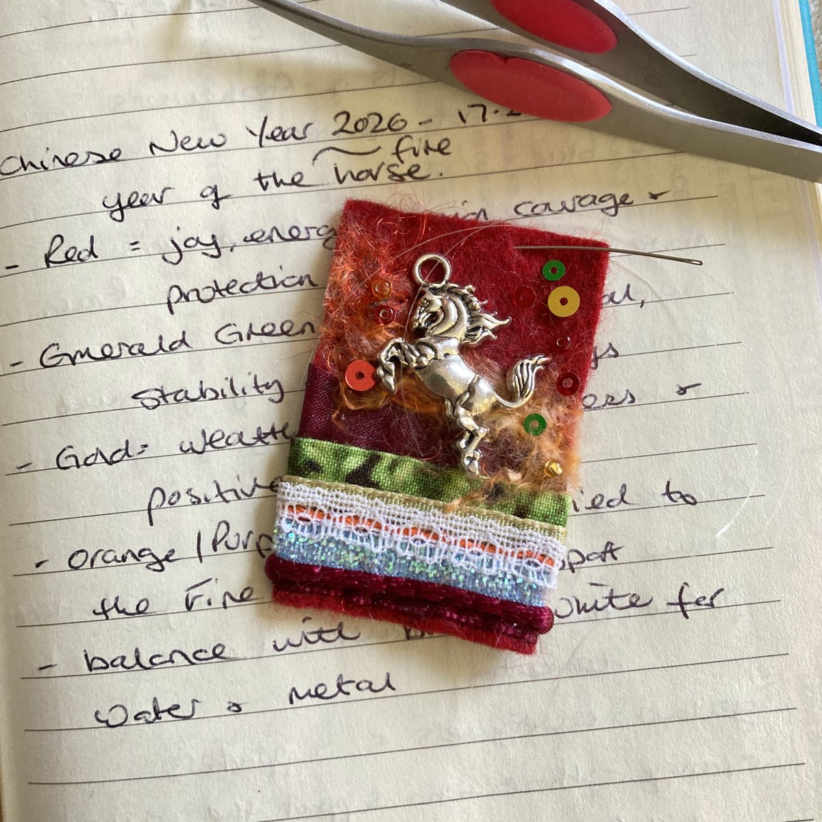 My latest project, specifically for the Lunar (Chinese) New Year - a Fire Horse brooch sewn with as many element colours as possible!
Have a great day today folks.
elliestreasures.square.site

#shopindie #CHINESENEWYEAR2026