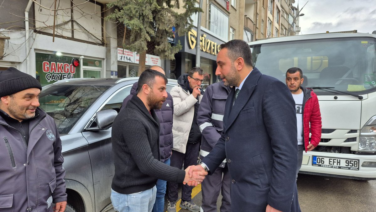 hizmetiselazig's tweet photo. Hizmet-İş Sendikası Elazığ Şube Başkanımız Gökhan Arpa, Elazığ Belediyesi Temizlik İşleri Müdürlüğü’nde görev yapan kıymetli üyelerimizle bir araya geldi.

Gerçekleştirilen buluşmada üyelerimizin talep ve önerileri dinlenerek karşılıklı istişarelerde bulunuldu. https://t.co/Z7vbXSCpjB