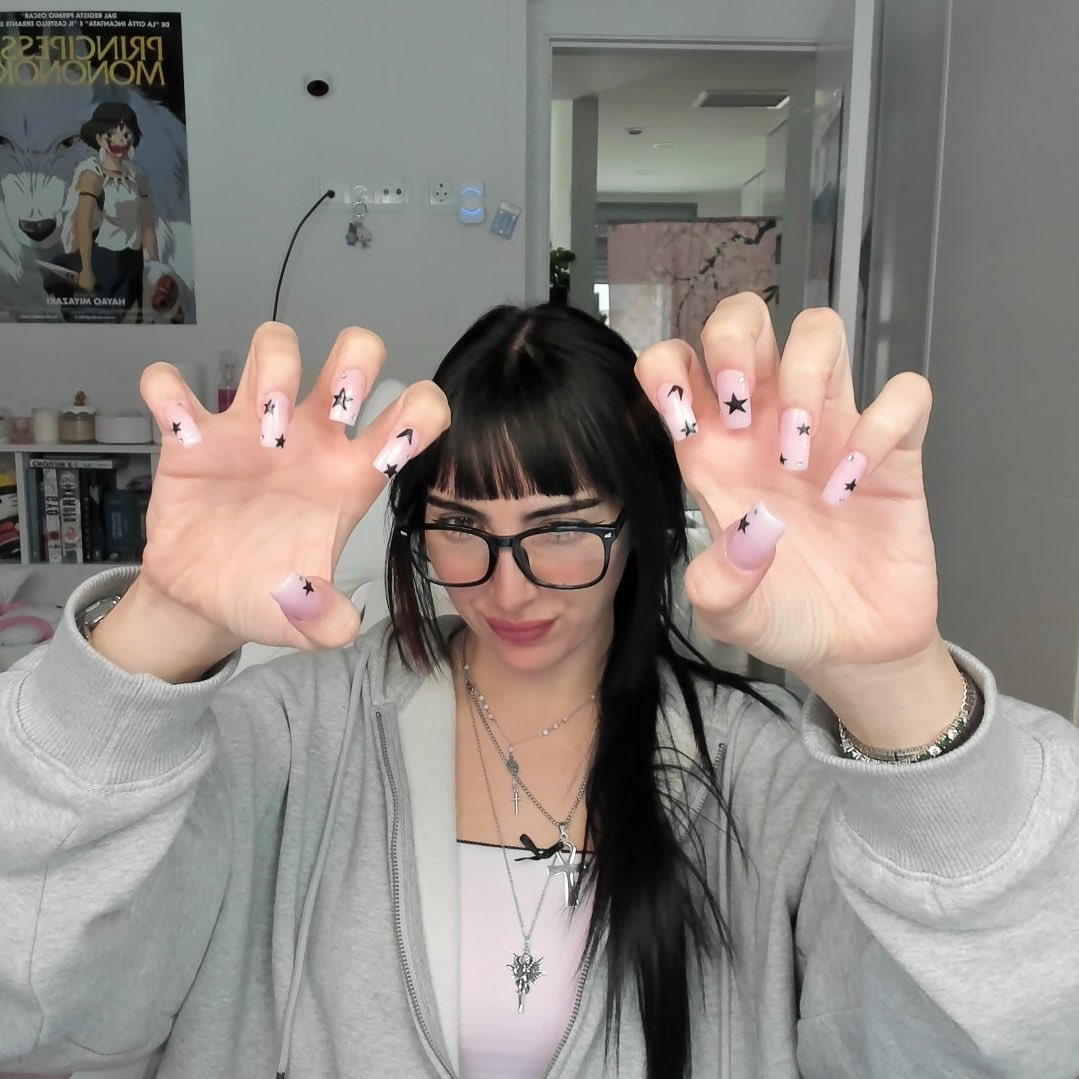 vengo a enseñaros mis uñas nuevas y me voy